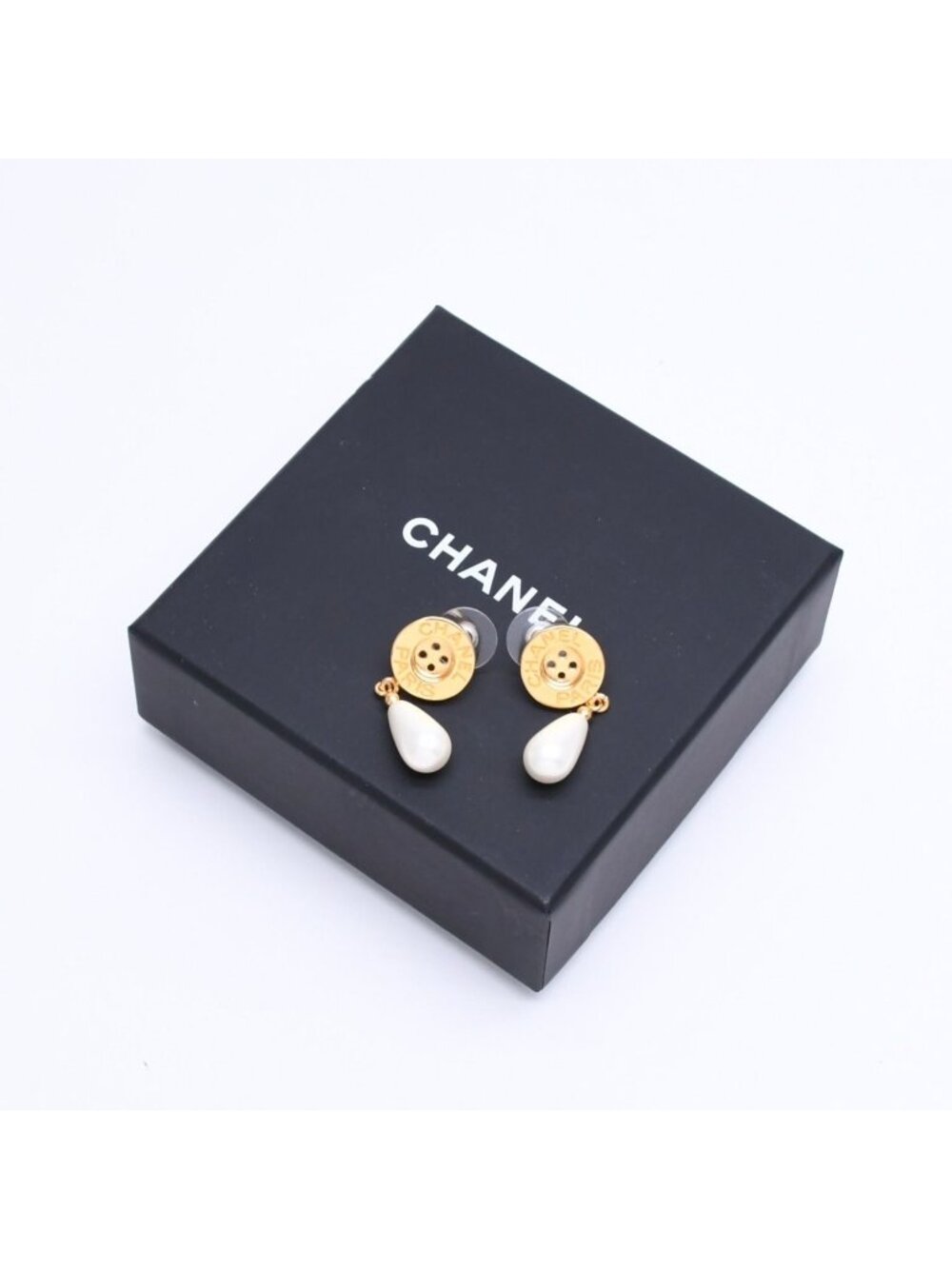Chanel Button Drop Earrings Weight 20A Stamp Metal Faux Pearl Gold